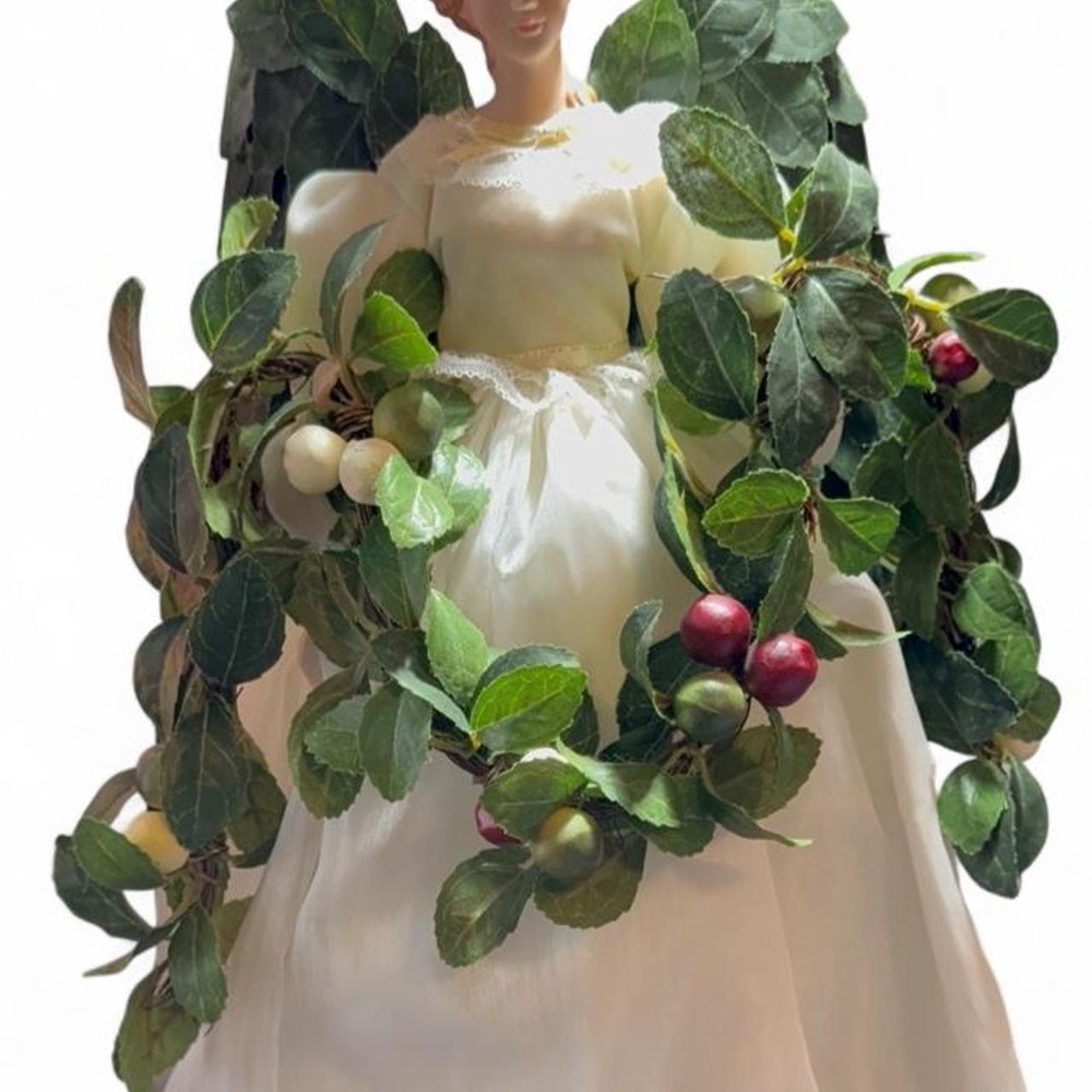 Vintage Exclusive Christmas Around the World Angel Doll Wreath